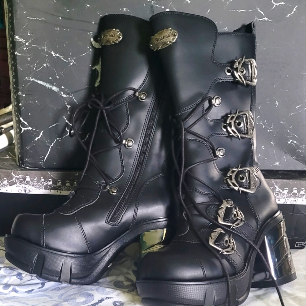New Demonia sinister 203 boots